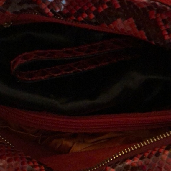 Red Python hand bag w/optional chain - Picture 4 of 7